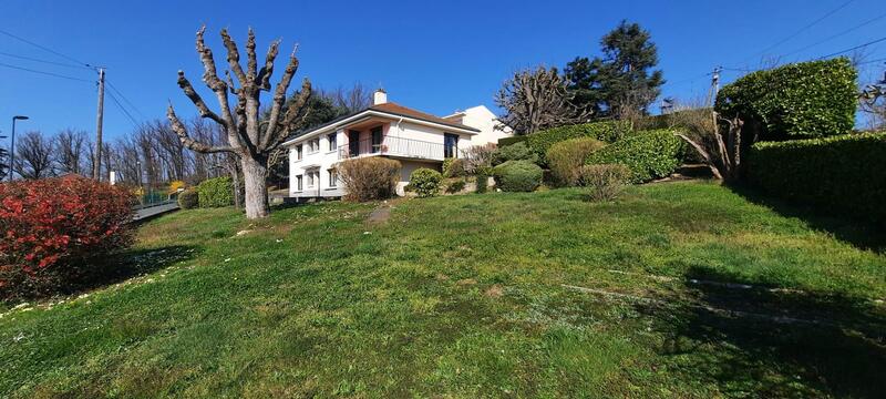 Maison traditionnelle - 139 m² - 6 pièces