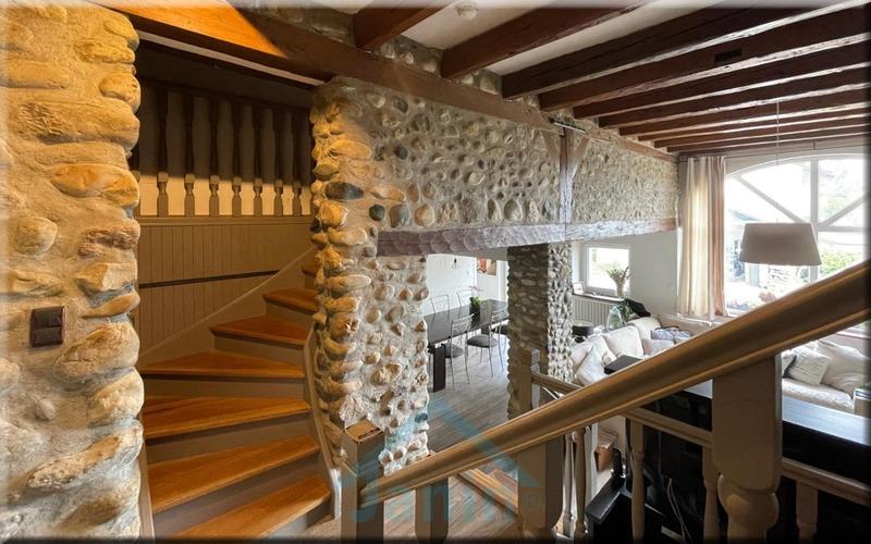 Maison - 194 m² - 7 pièces