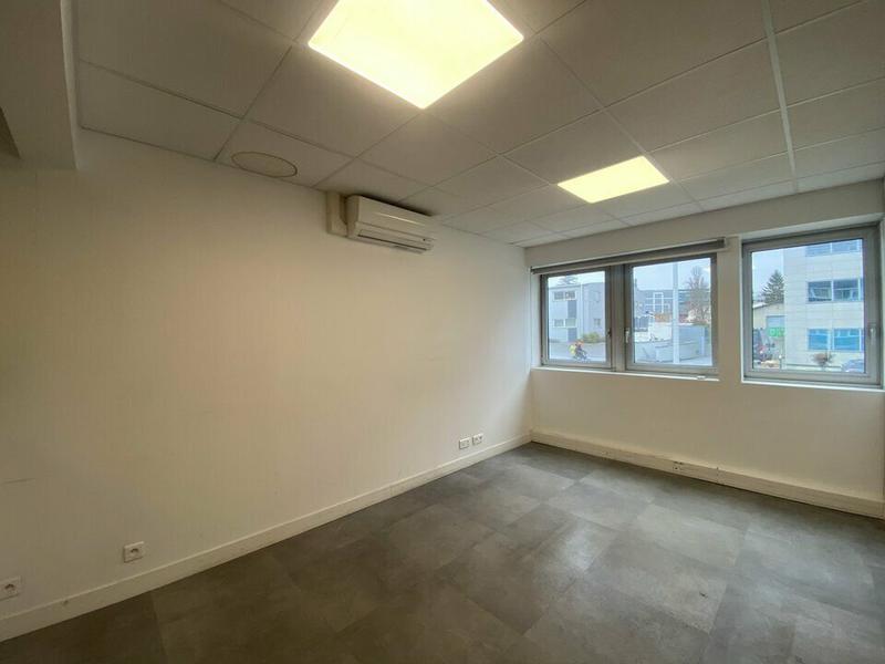 Bureau - 2 245 m²