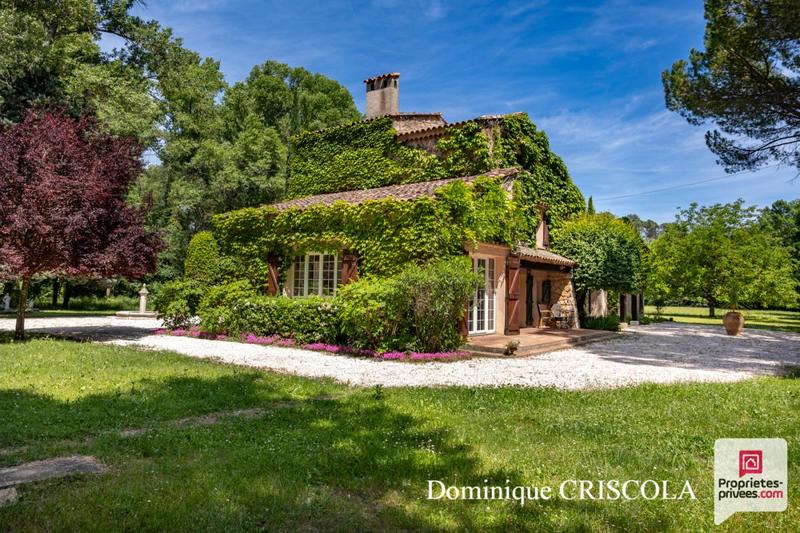 Maison - 300 m² - 12 pièces