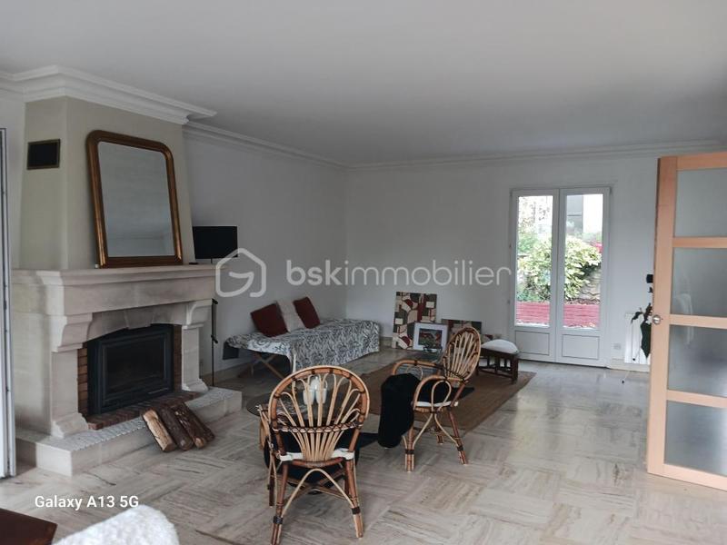 Demeure - 271 m² - 8 pièces