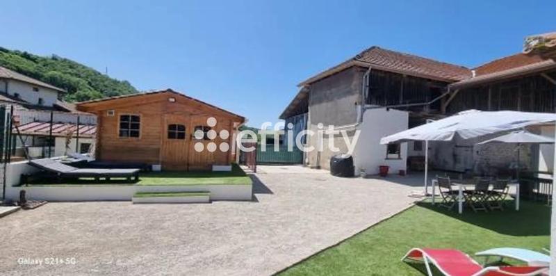 Maison - 206 m² - 7 pièces