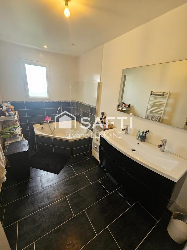 Maison - 205 m² - 8 pièces