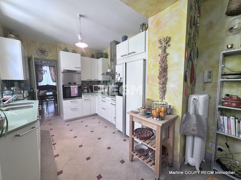 Maison - 290 m² - 11 pièces