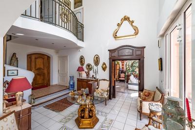 Propriété - 310 m² - 6 pièces