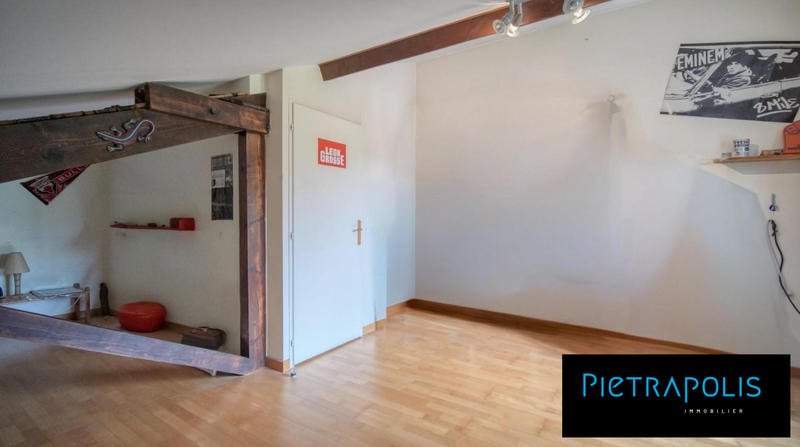 Villa - 256 m² - 6 pièces