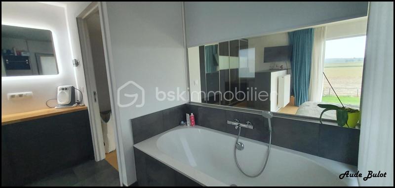 Maison - 240 m² - 8 pièces