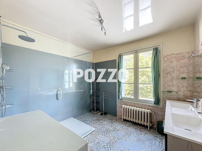 Maison - 263 m² - 10 pièces