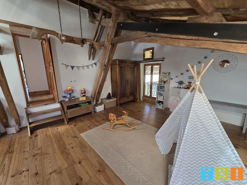 Maison - 230 m² - 7 pièces