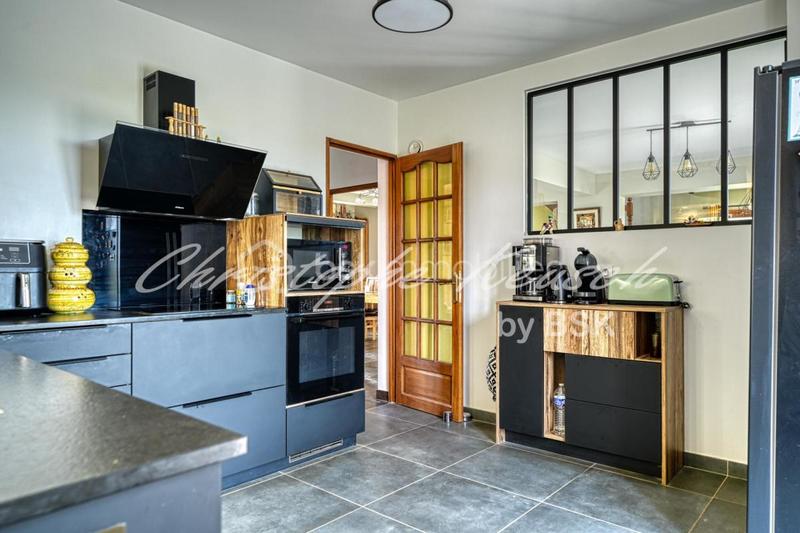 Maison - 180 m² - 7 pièces