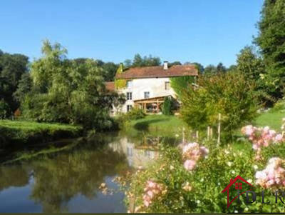 Maison - 300 m² - 7 pièces