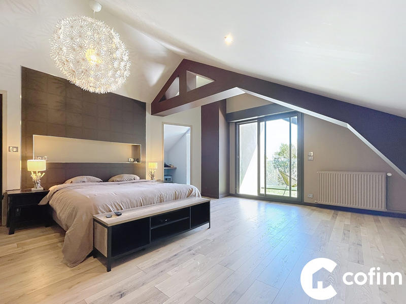 Maison contemporaine - 279 m² - 12 pièces