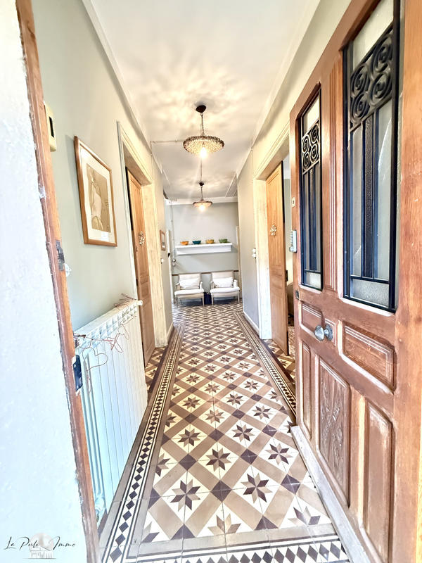 Maison - 460 m² - 10 pièces