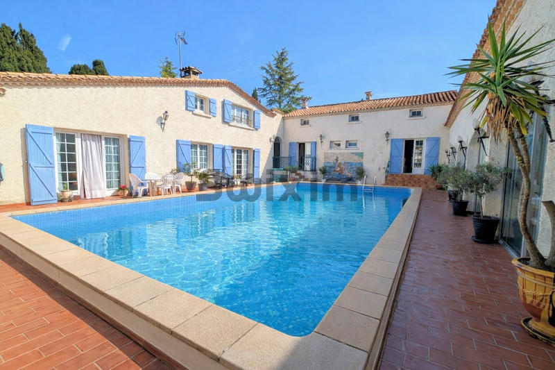 Propriété - 767 m² - 30 pièces