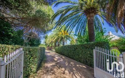 Maison - 237 m² - 9 pièces