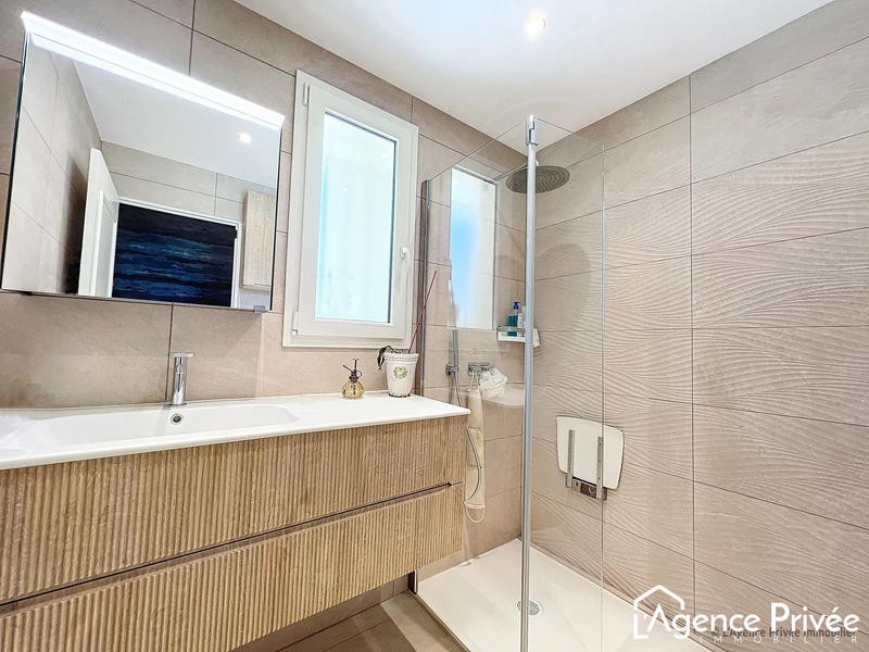 Appartement - 111 m² - 5 pièces