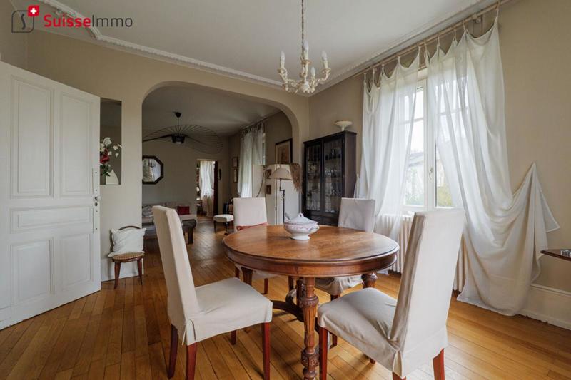 Demeure - 174 m² - 8 pièces