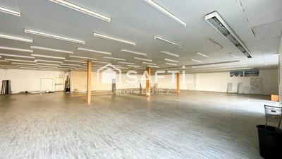 Local commercial - 657 m² - 1 pièce