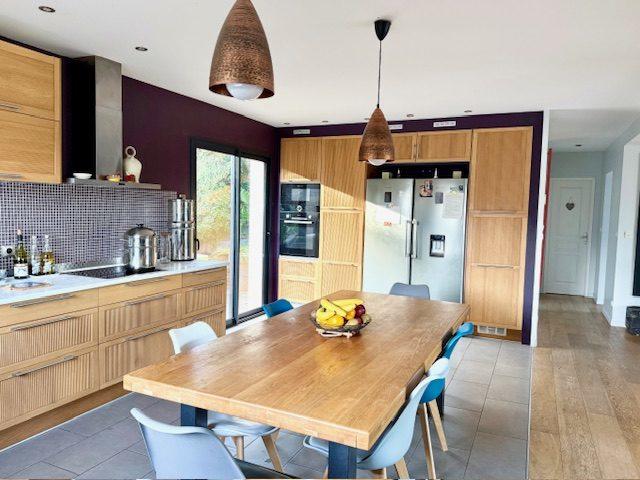 Maison - 227 m² - 9 pièces