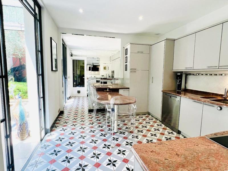 Maison - 305 m² - 8 pièces