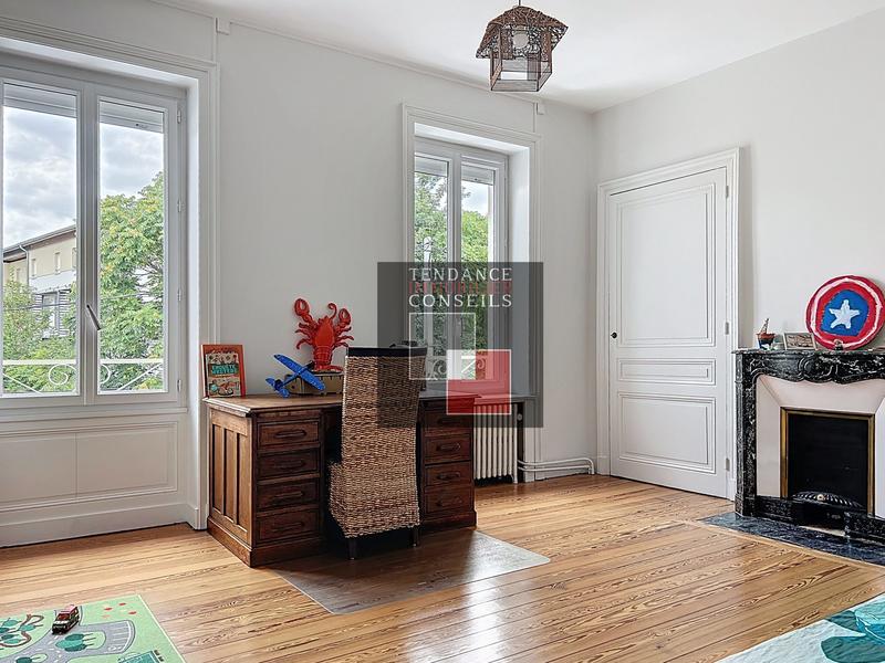 Maison - 300 m² - 13 pièces