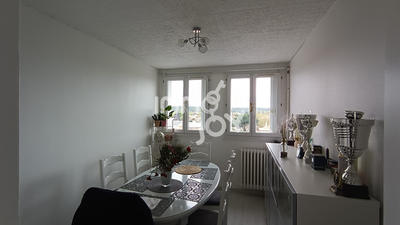 Appartement - 98 m² - 6 pièces