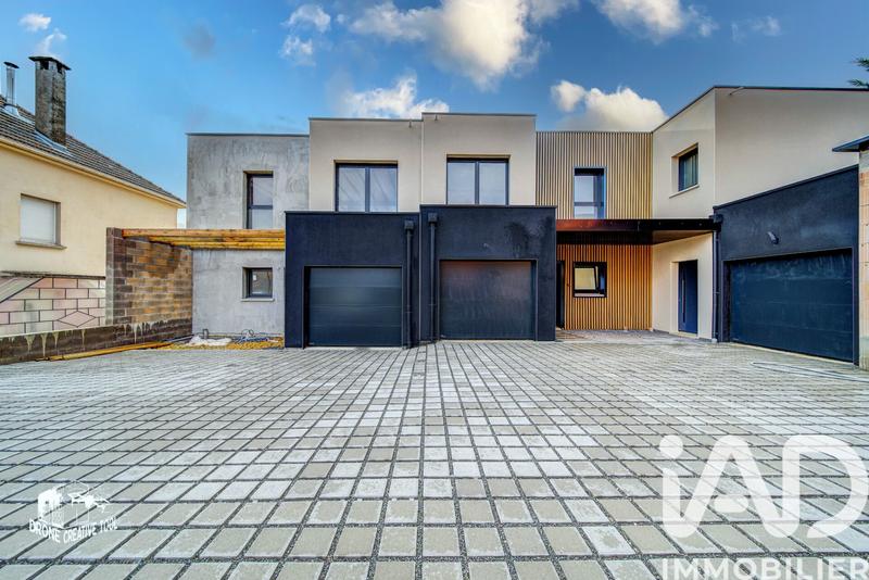 Maison - 90 m² - 5 pièces