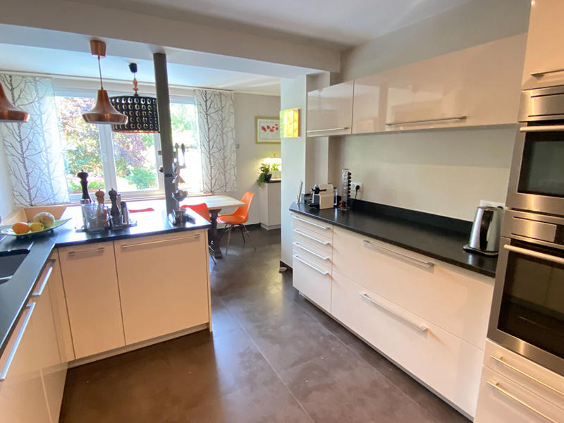 Maison - 208 m² - 8 pièces