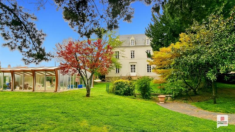 Demeure - 320 m² - 12 pièces