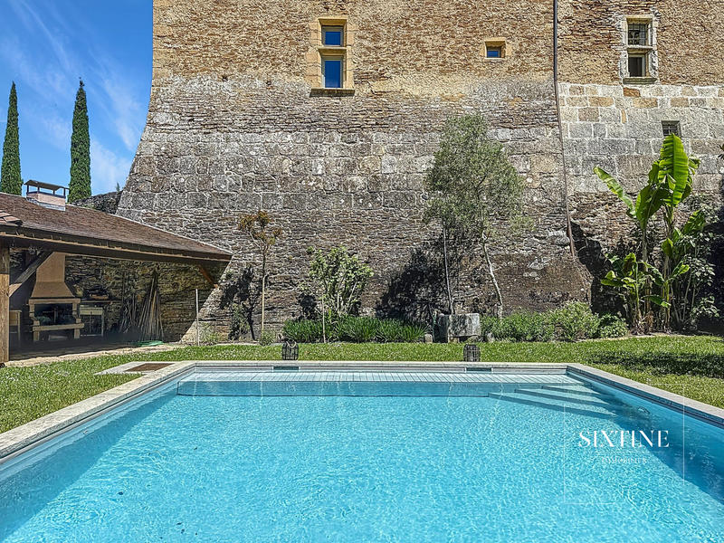 Château - 500 m² - 12 pièces