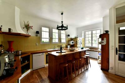 Demeure - 300 m² - 9 pièces