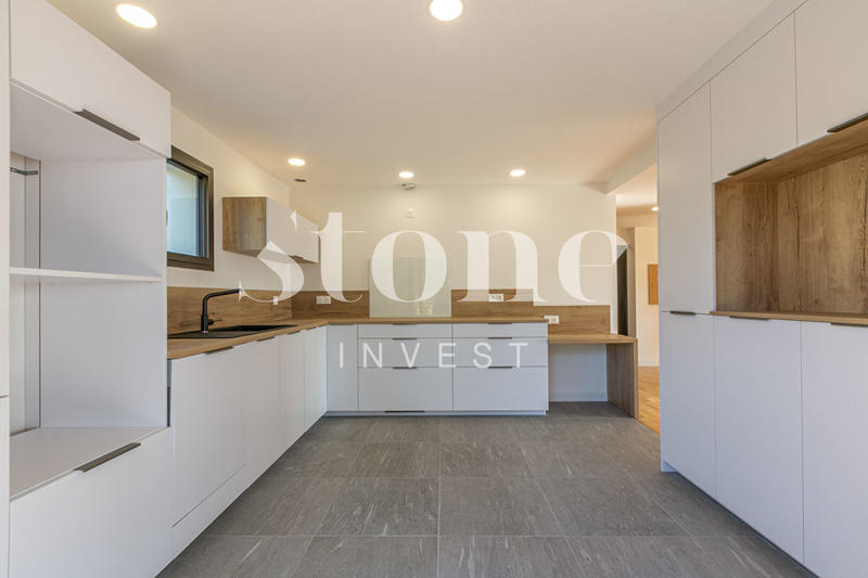 Maison - 294 m² - 10 pièces