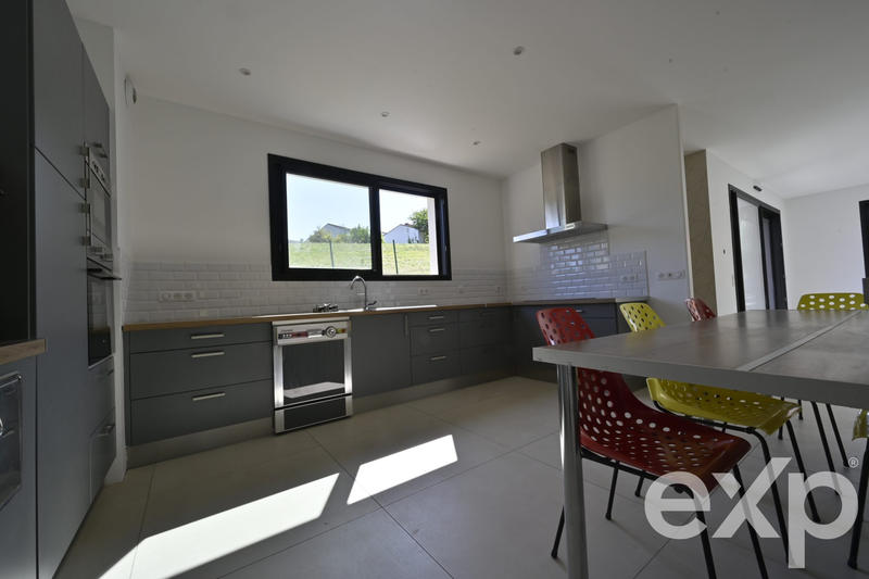 Maison - 202 m² - 5 pièces