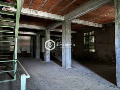 Maison ancienne - 700 m² - 4 pièces