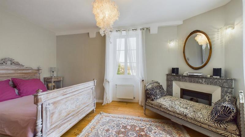 Maison bourgeoise - 219 m² - 9 pièces
