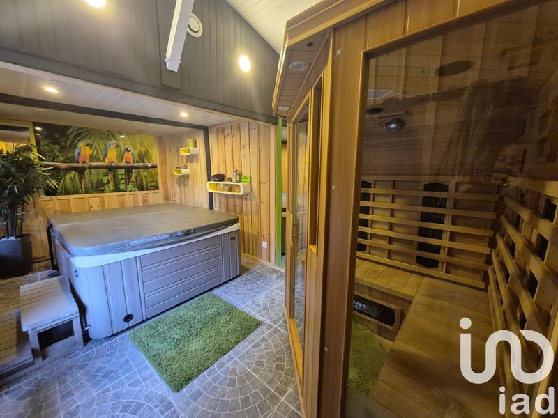 Maison - 220 m² - 6 pièces