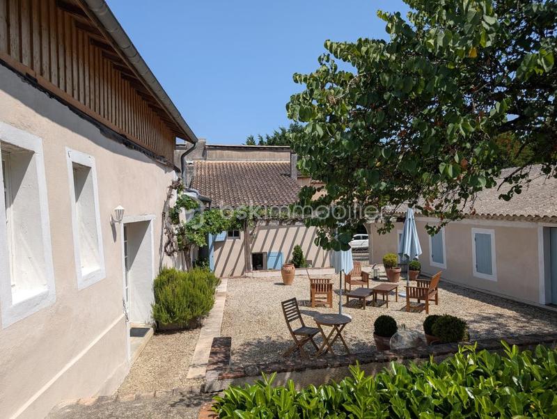 Maison - 296 m² - 9 pièces