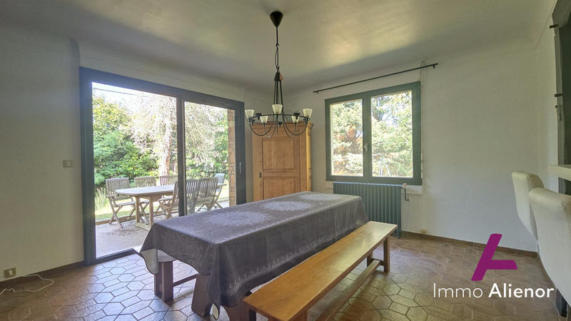 Maison - 215 m² - 9 pièces