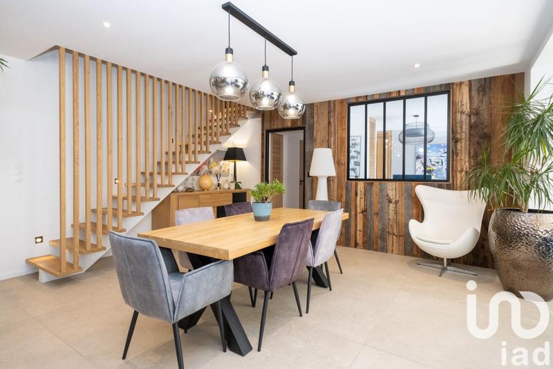 Maison - 244 m² - 8 pièces