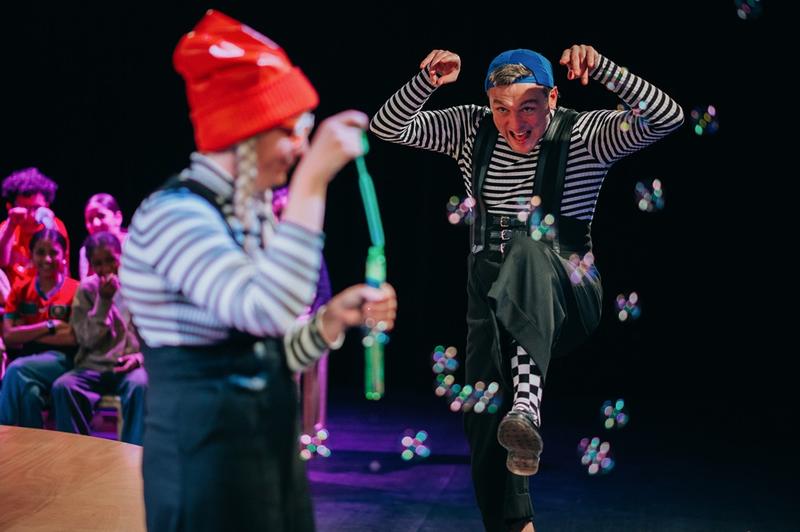 « et toi, comment tu te débrouilles ? » par le Troupuscule Théâtre