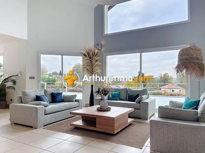 Maison - 278 m² - 8 pièces