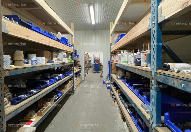 Entrepôt - 1 814 m²