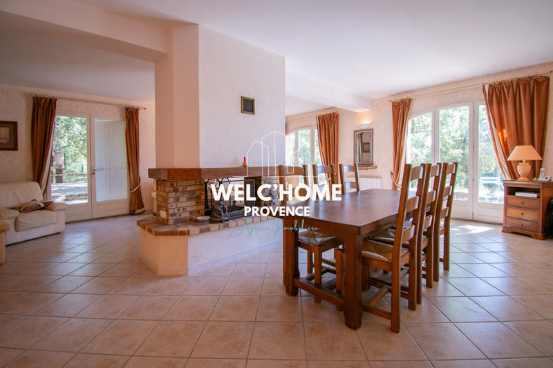 Maison - 181 m² - 9 pièces