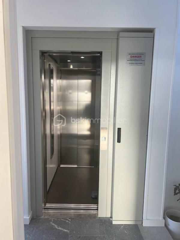 Bureau - 246 m² - 7 pièces