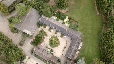 Maison - 640 m² - 25 pièces