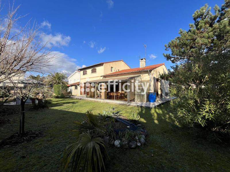 Maison - 157 m² - 6 pièces