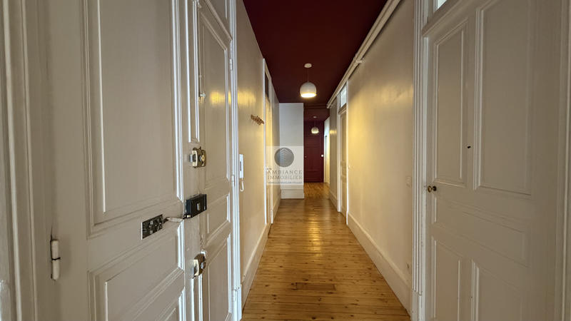 Appartement - 198 m² - 6 pièces