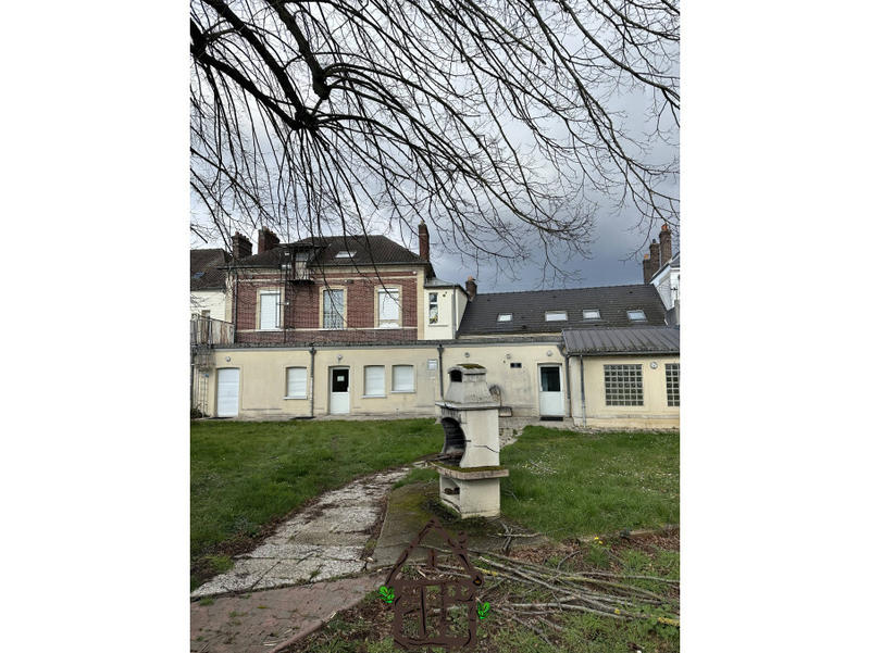 Maison - 308 m² - 23 pièces