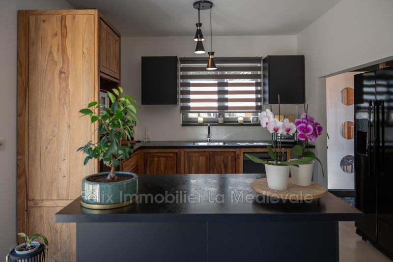 Maison - 196 m² - 7 pièces