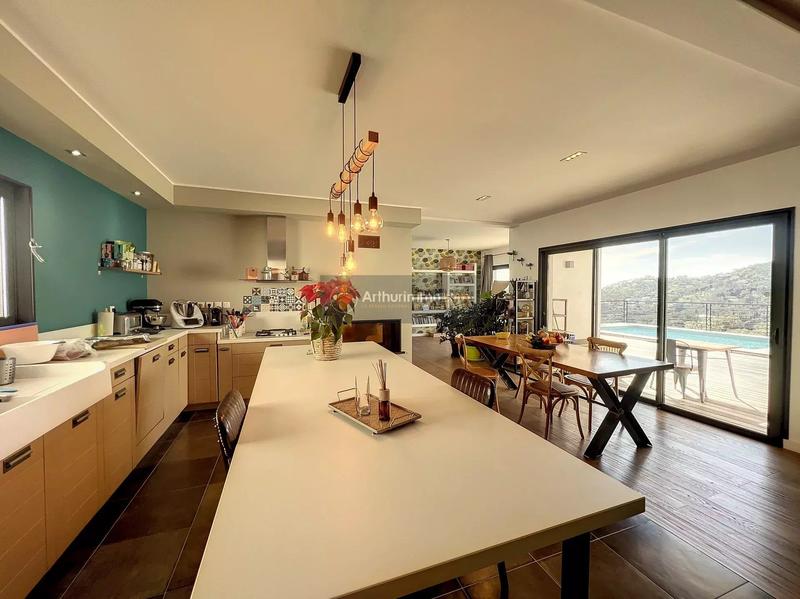 Maison - 195 m² - 5 pièces